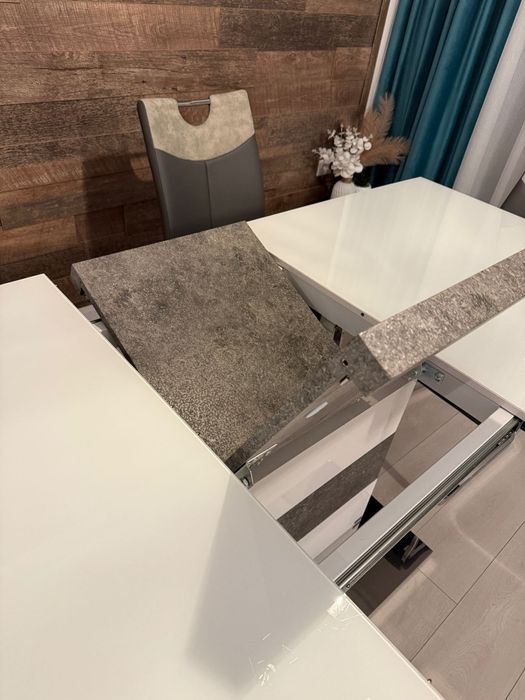 Masa dining cu scaune