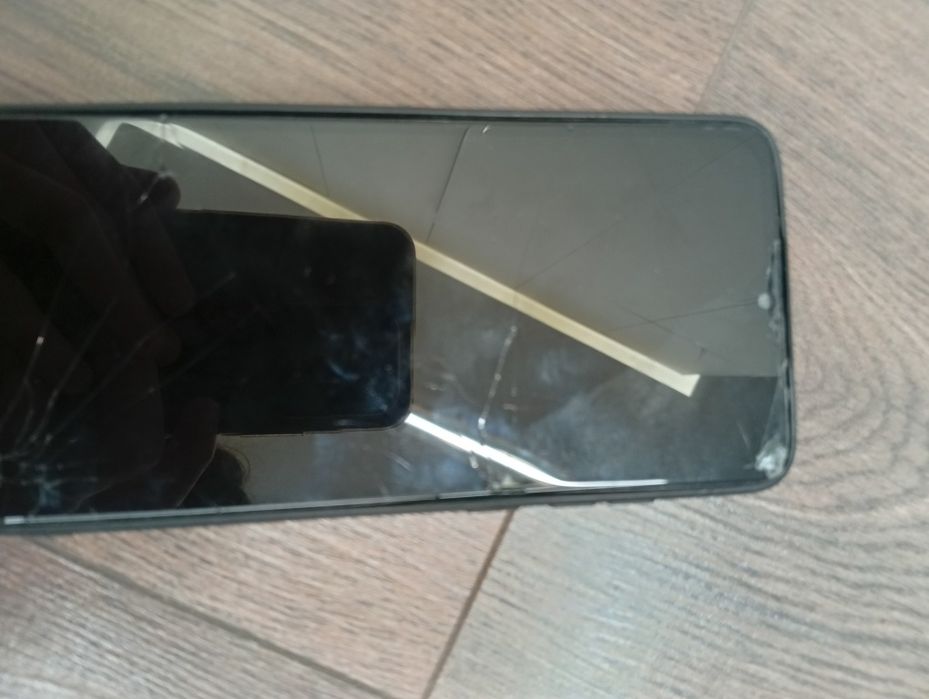 Продам Xiaomi Redmi Note 8 Pro, чуть поломанный