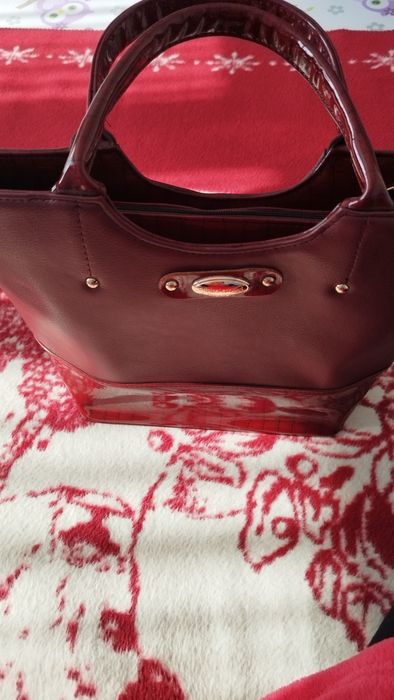 Нова дамска луксозна чанта червен лак