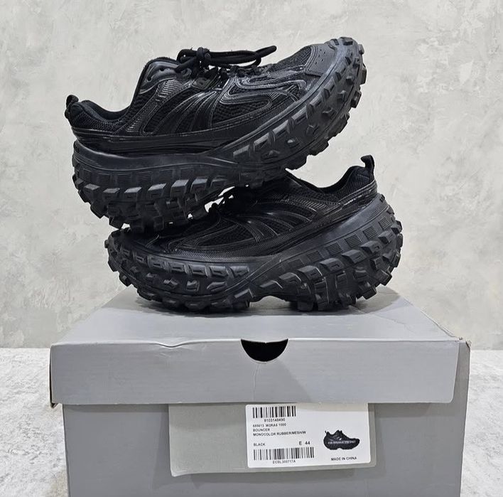 Adidasi balenciaga defender