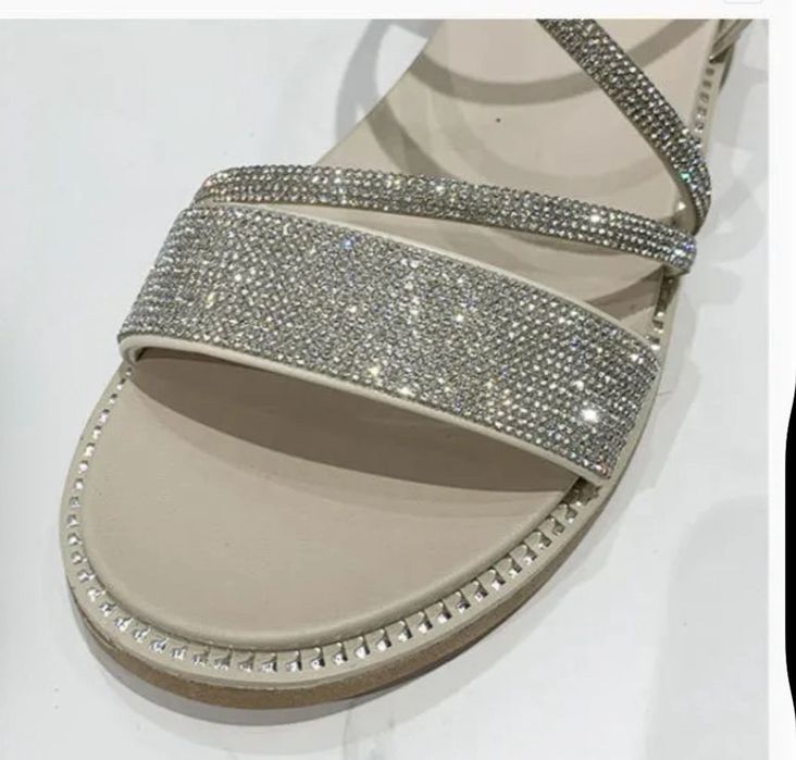 Продам босоножки супер блестящие