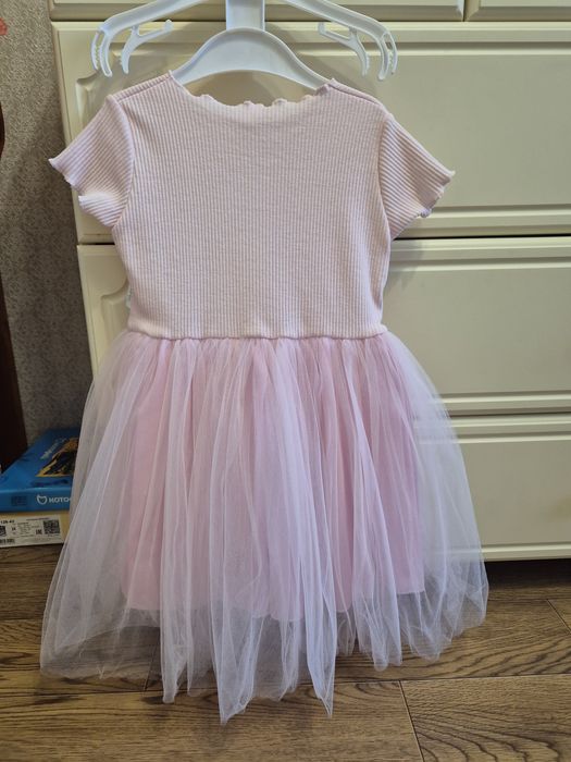 Платье нарядное 104