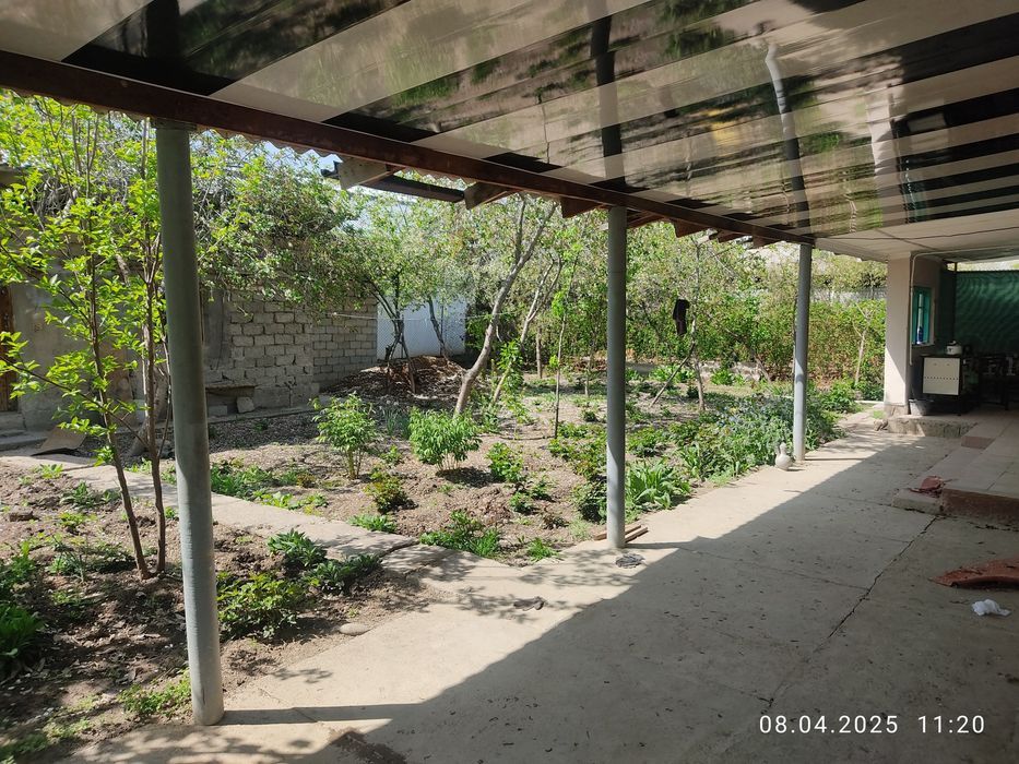 Дом с участком в Янгибазаре / Yangibozorda uchastok uyi bilan sotiladi