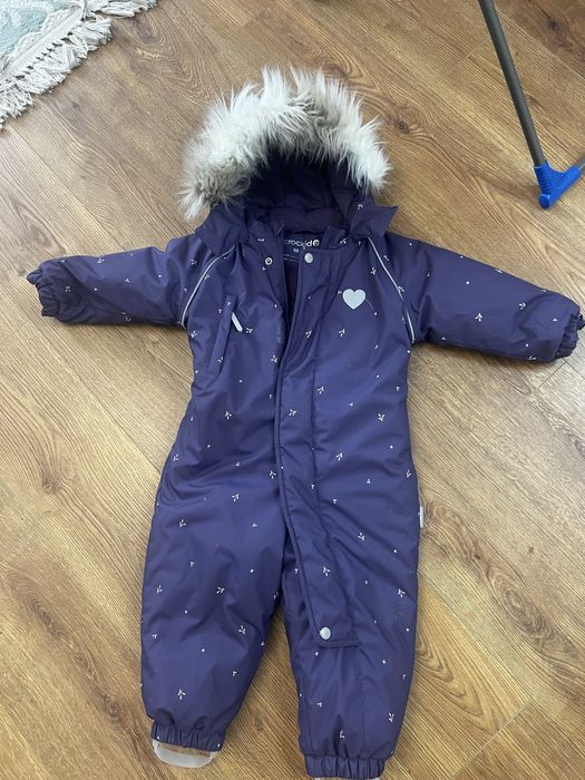 Продам зимний комбинезон для девочки