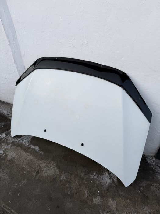 Капот на Гранту