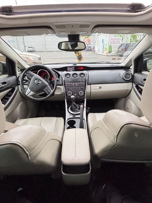 Vand sau schimb Mazda cx7.