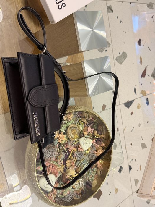 Geanta Jacquemus neagra cu scris argintiu