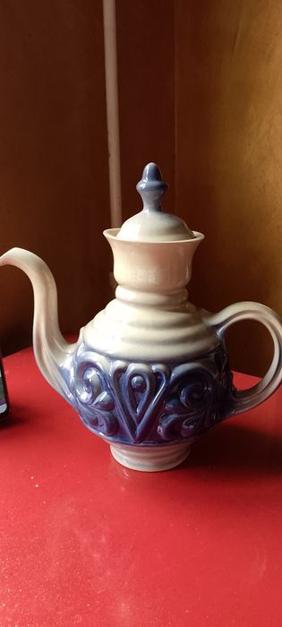 Керамический советский чайник.