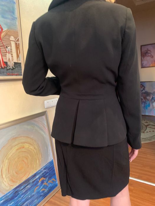 Бизнес костюми и рокли