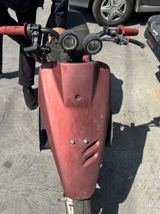 Мопеды скутеры.