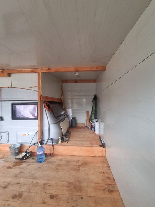 Каравана с навес на яз. Искър – ток, вода, страхотна локация!