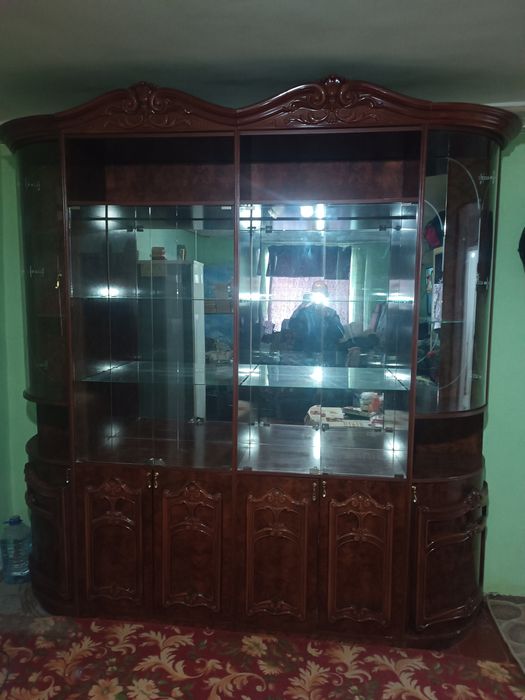 Сервант продам цена договорная