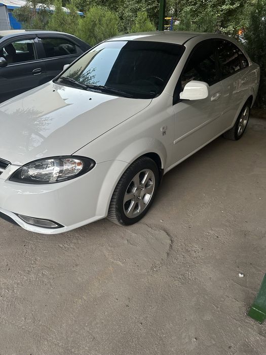 Ласетти (Жентра)(Jentra)сотилади. Ранги ок.
Пробег 46000