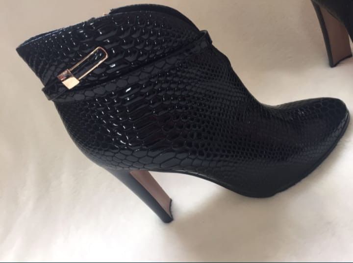 Стильные кожаные ботильоны