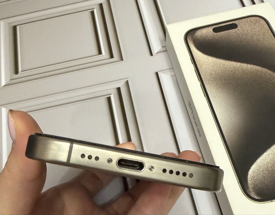 iPhone 15 pro 256gb platinum