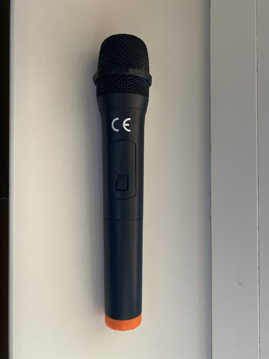 Vand boxa cu bluetooth si microfon