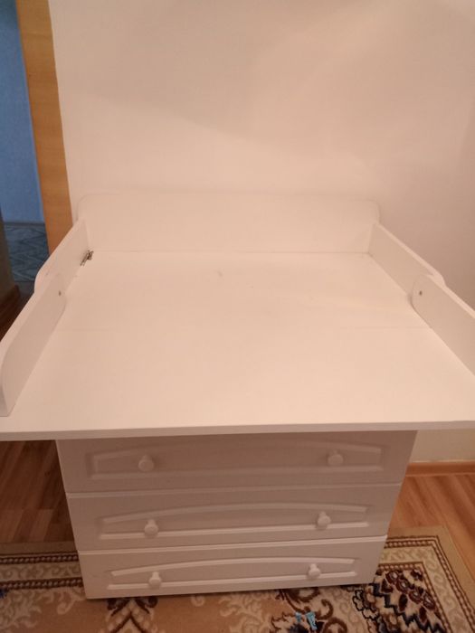 Продам пеленальный столик