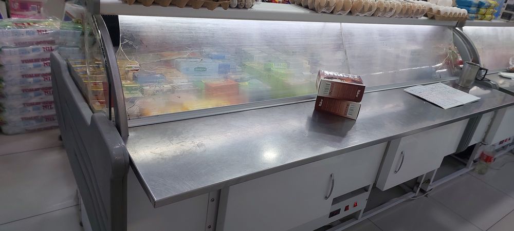Витринный холодильник ишлаб турган яхши холатда