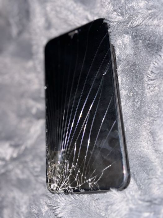 Iphone 11 pro , nu functioneaza display ul