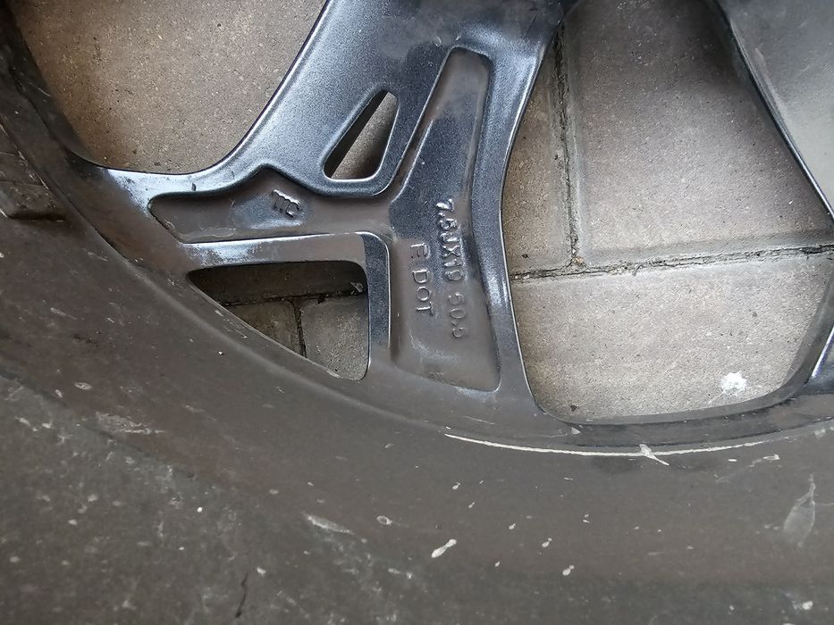 Roată completă Kia R19 – jantă aliaj + anvelopă 225/55 ZR19 – 1 buc.