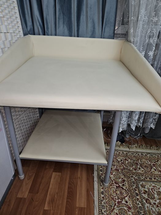 Пеленальный стол