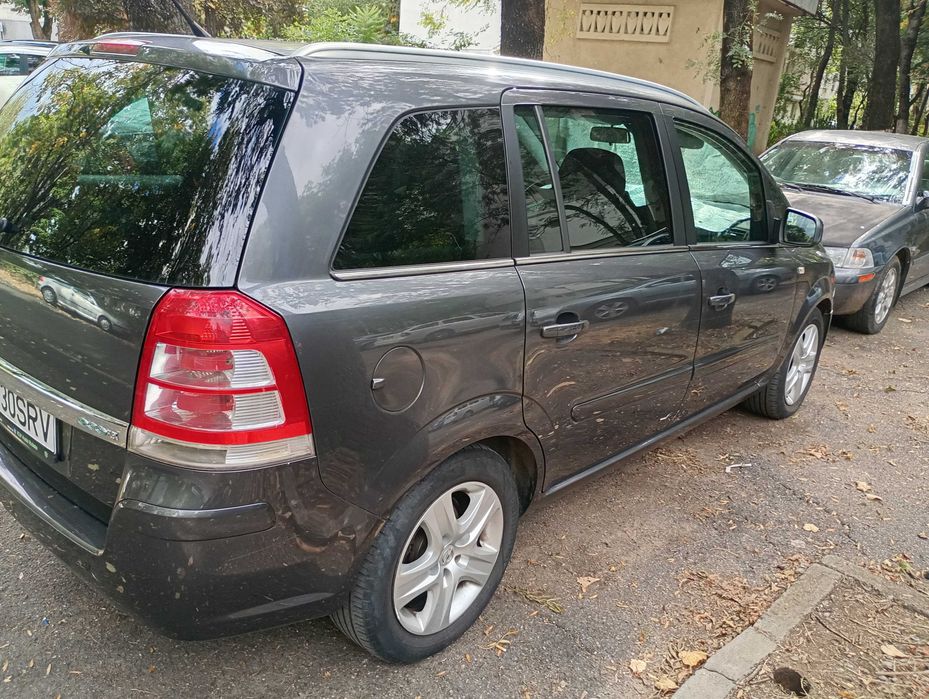 Vânzare autoturism monovolum