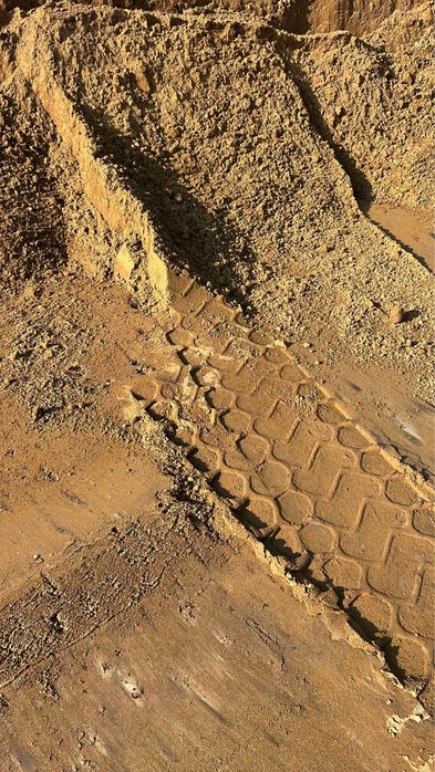 Nisip, piatră, balast, pământ