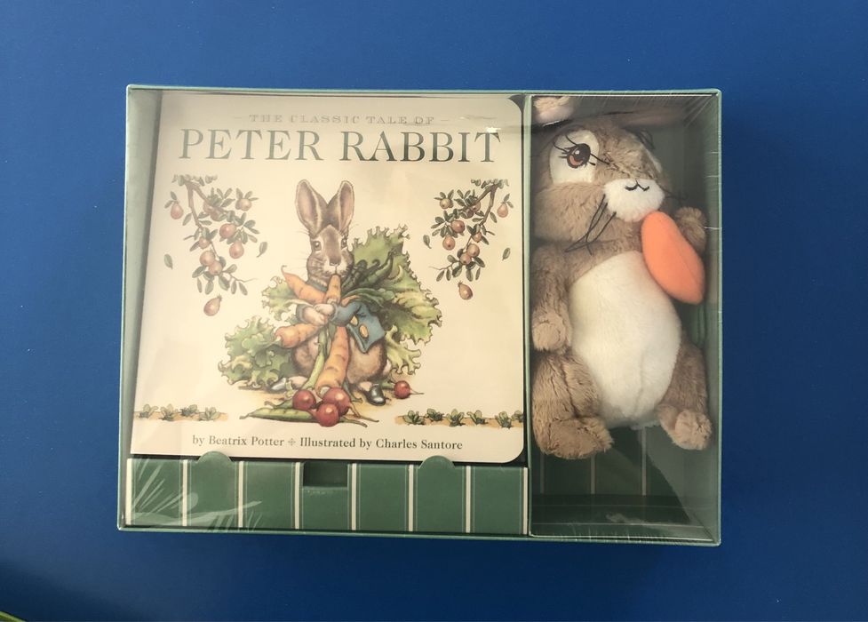 Set carte cartonata cu iepuras din plus peter rabbit
