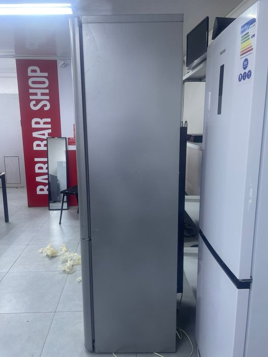 Холодильник Indesit 195 см