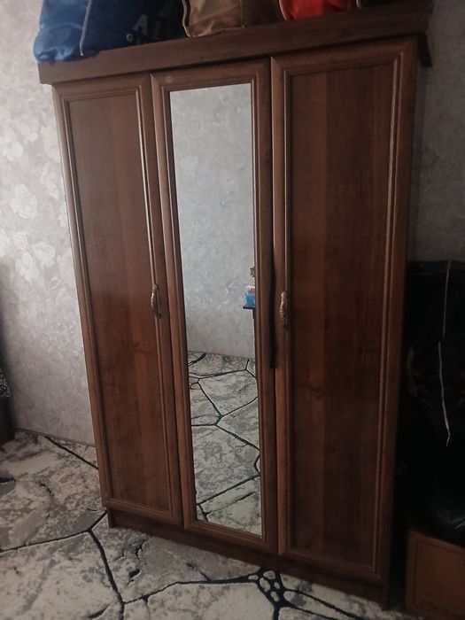 Шкаф комод сотилади