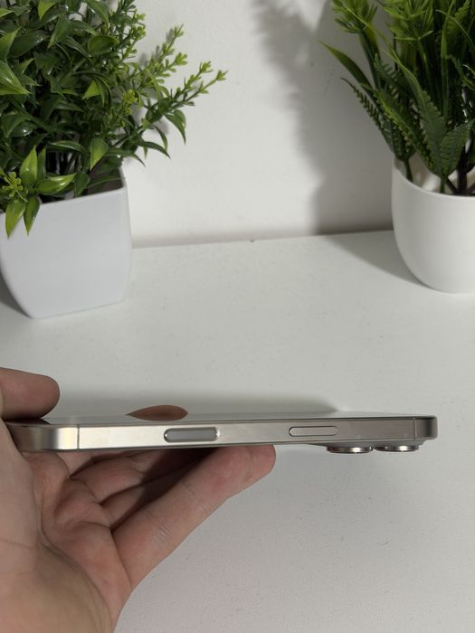 Iphone 16 pro pentru piese , display , carcasa