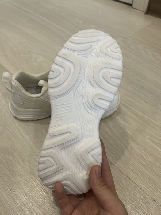 кроссовки не ношенные 35 размер