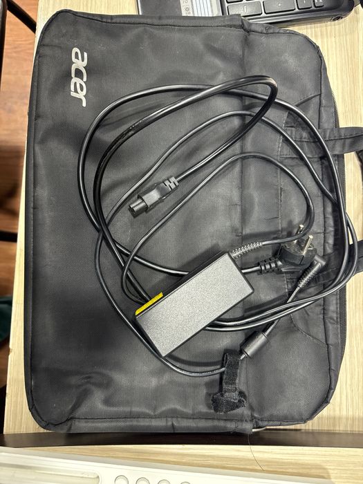 Acer noutbok sotiladi! Kamchiligi yoq holati yaxshi ishlashga tayyor!