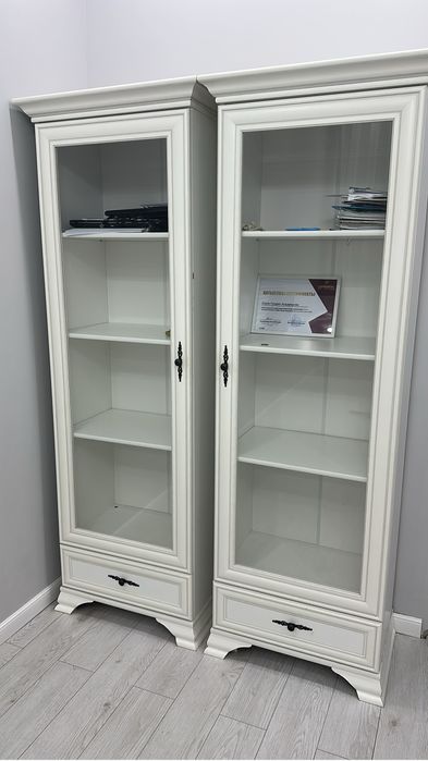 Продам шкаф-витрина