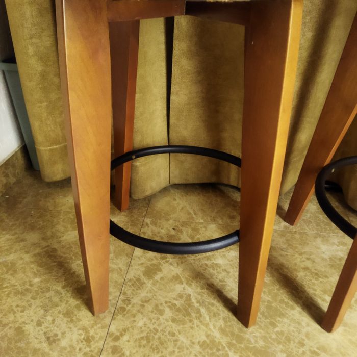 Продам барные стулья деревянныеб/ у