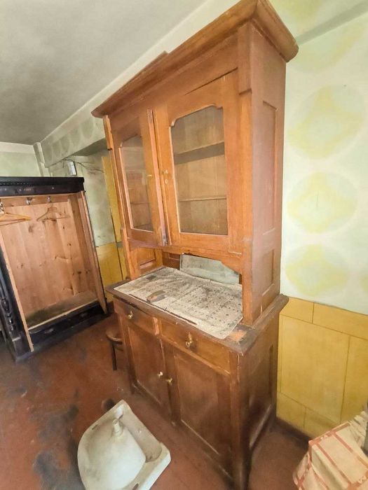 продается коммод шкаф РЕТРО очень старинный из древесины