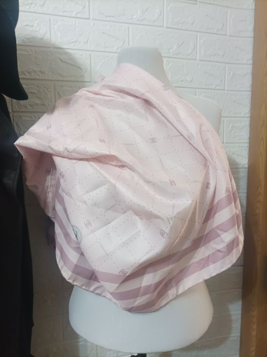 Оригинални шалове Chanel, Loro Piana, Burberry