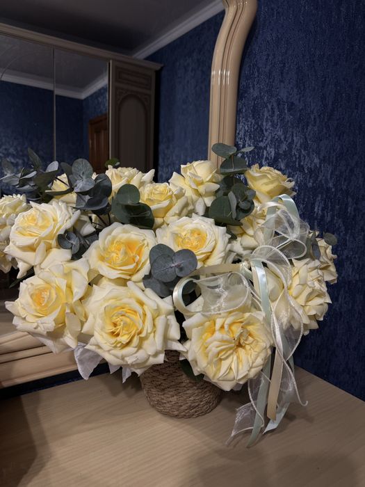 Цветы в корзине