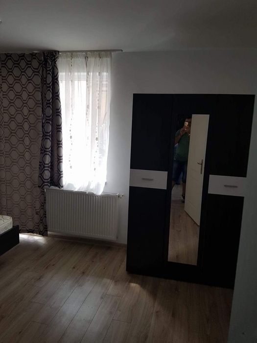 Vand apartament semidecomandat