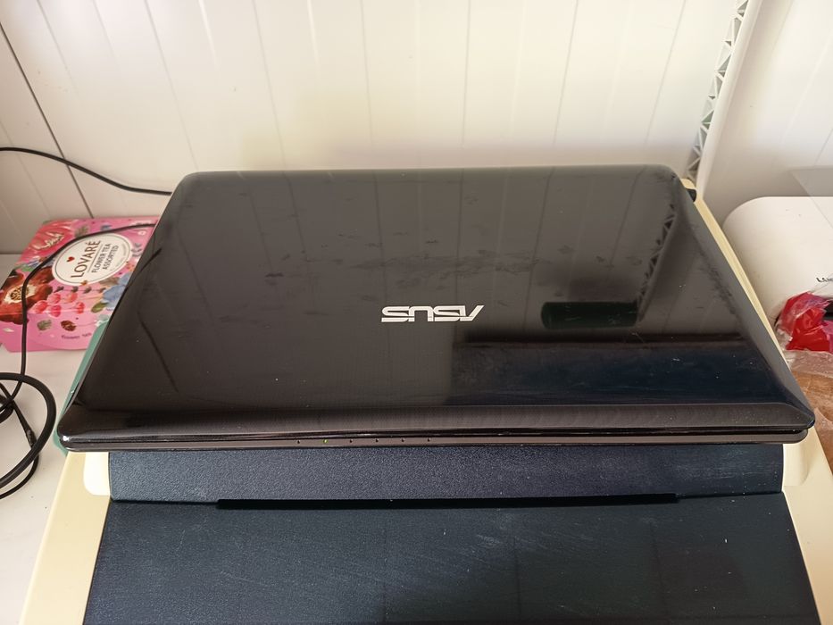 Vând laptop Asus