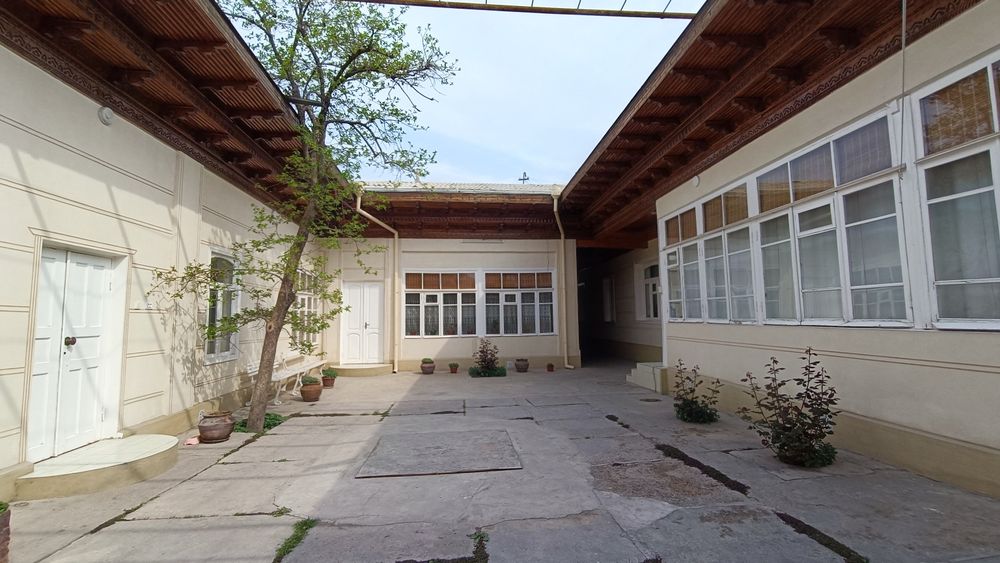 Ховли Уй сотилади