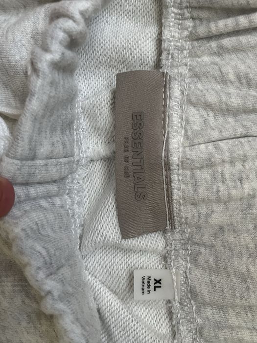 Pantaloni Essentials fiecare 150