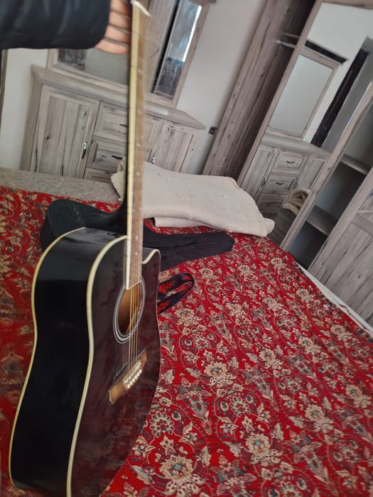 Gitara 350000 ming som tez sotiladi