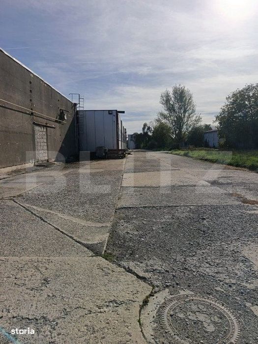 Cladire birouri , hala de productie, spatii depozitare, parcare si ter