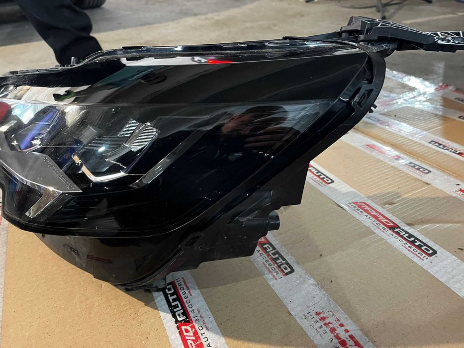 Far Stanga Original Peugeot 3008 5008 Full LED Technology Cod 9836230280