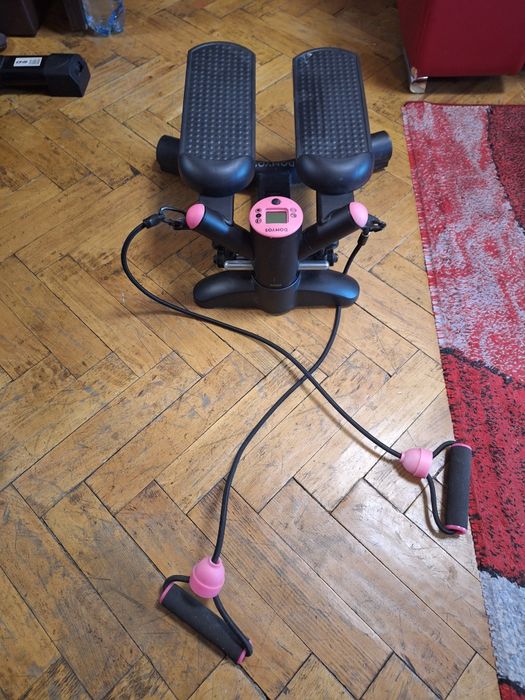 Stepper fitness cu afișaj electronic și corzi elastice