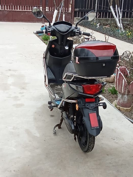 Vănd scuter electric  (2000) negociabil