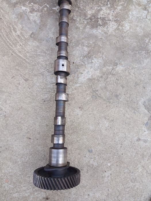 Vând piese motor tractor