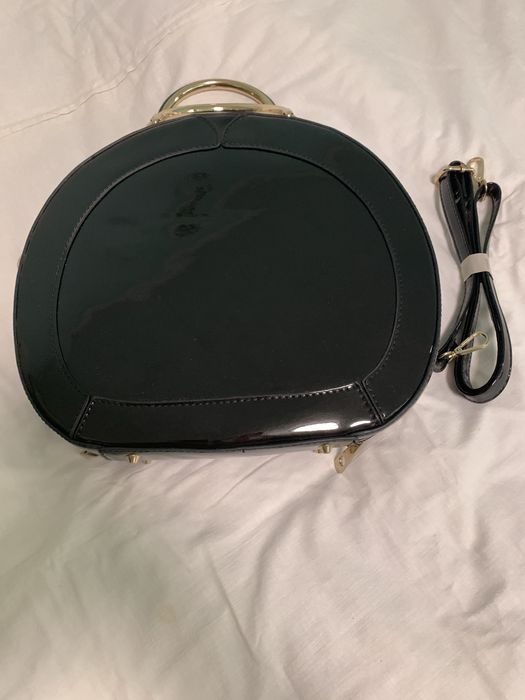 Дамска лачена кръгла чанта