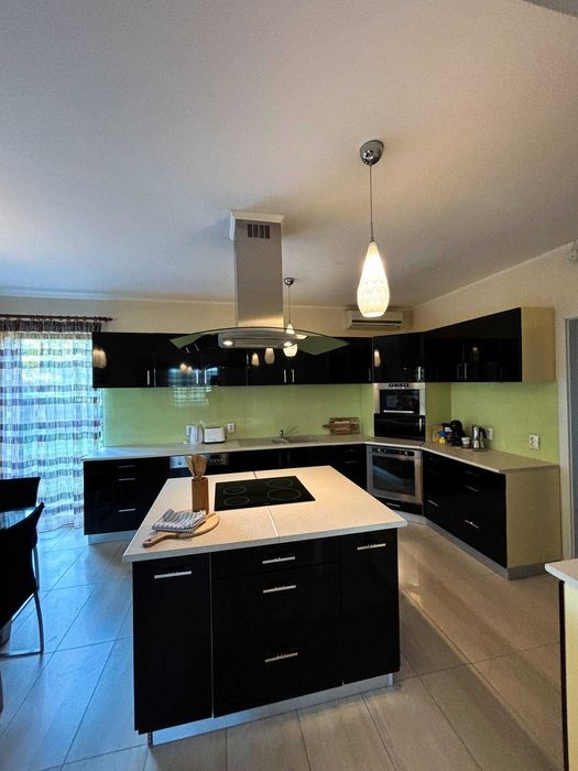 De inchiriat Casă Modernă Mare Paleu, Panouri Solare & Pompă Căldură